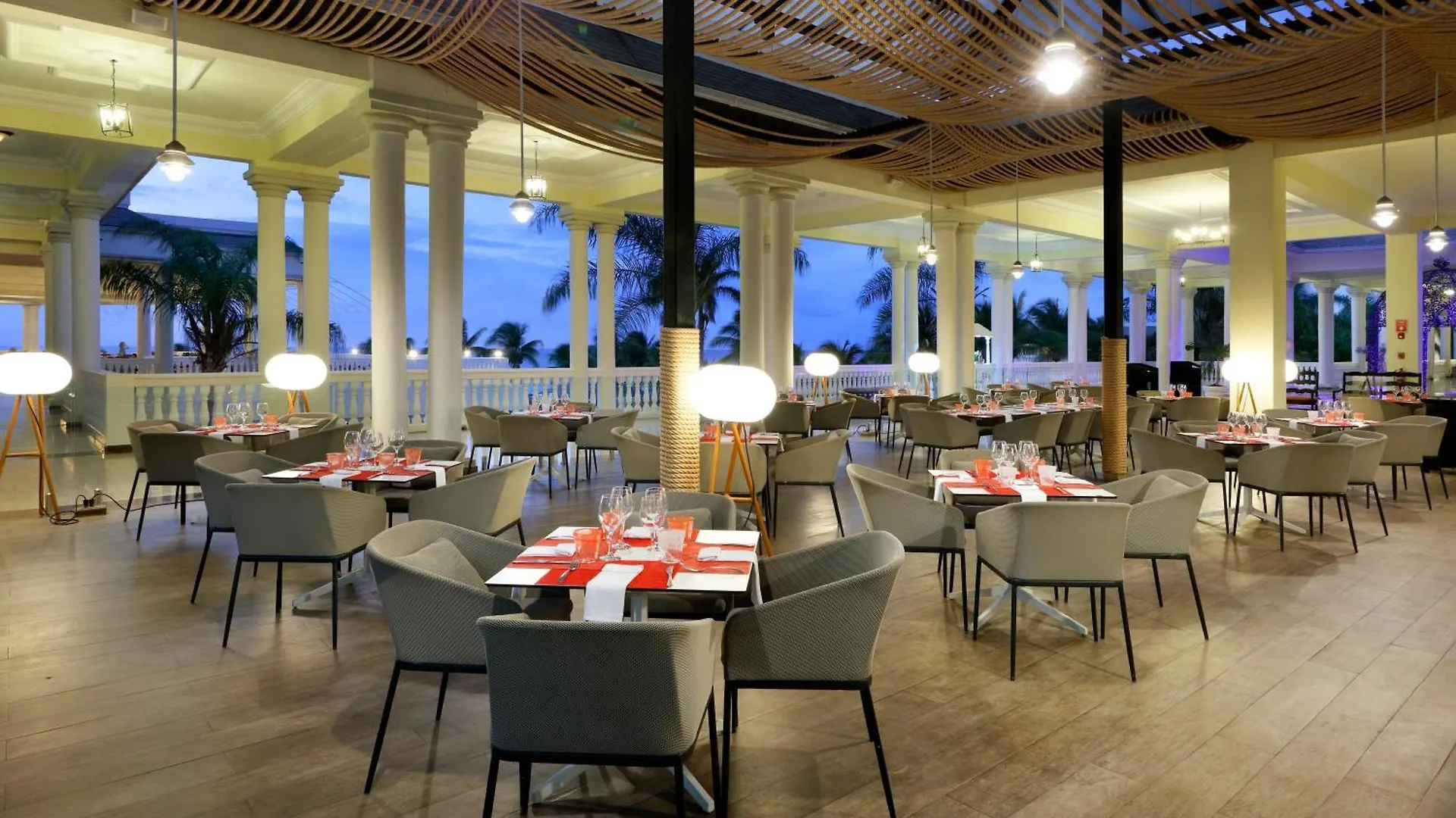The Signature Level At Grand Palladium Lady Hamilton Resort & Spa ルーシー