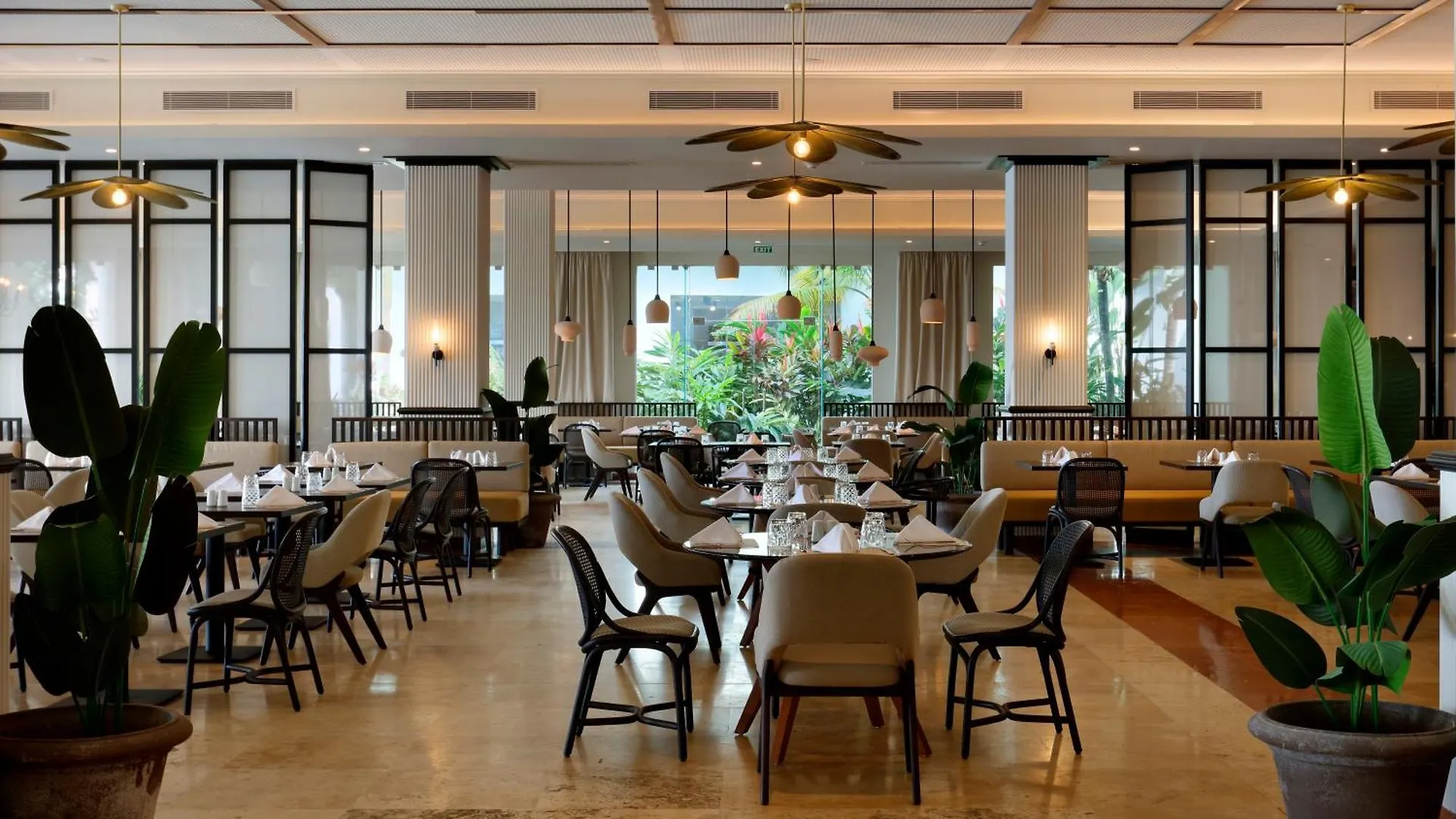 The Signature Level At Grand Palladium Lady Hamilton Resort & Spa ルーシー