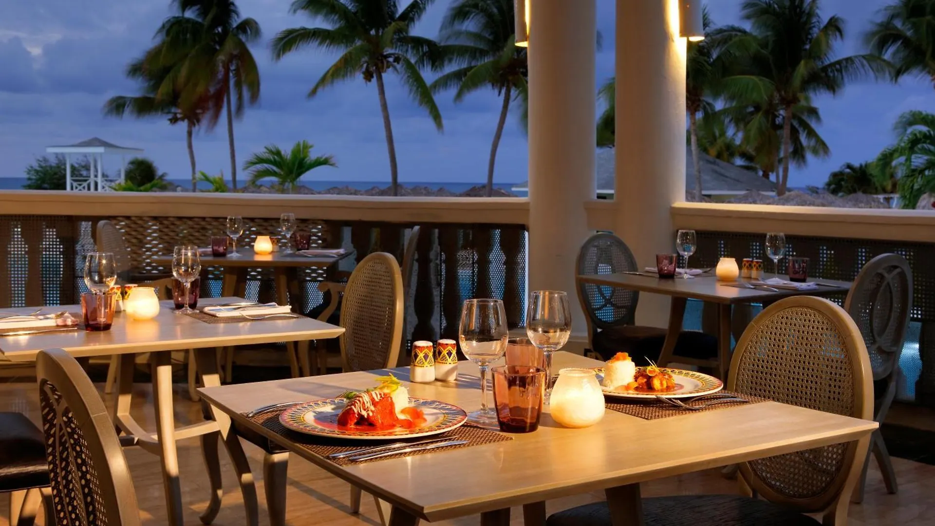 The Signature Level At Grand Palladium Lady Hamilton Resort & Spa ルーシー