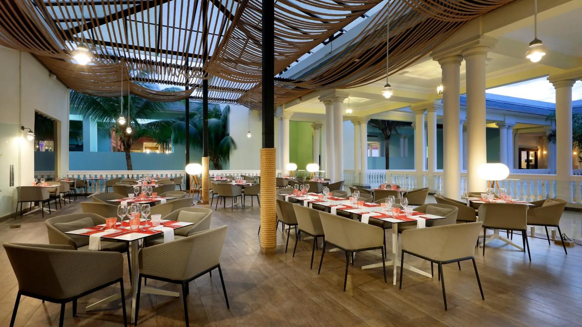 The Signature Level At Grand Palladium Lady Hamilton Resort & Spa ルーシー
