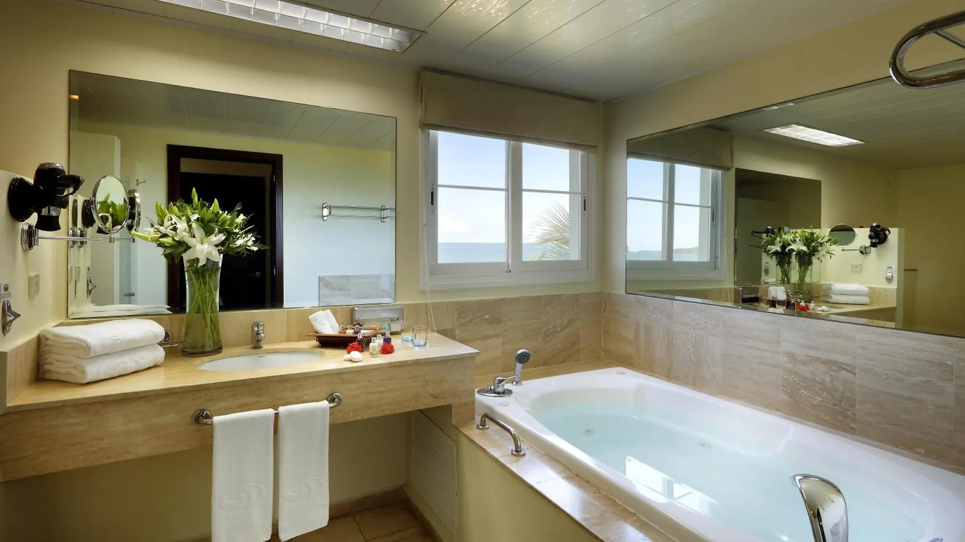 The Signature Level At Grand Palladium Lady Hamilton Resort & Spa ルーシー