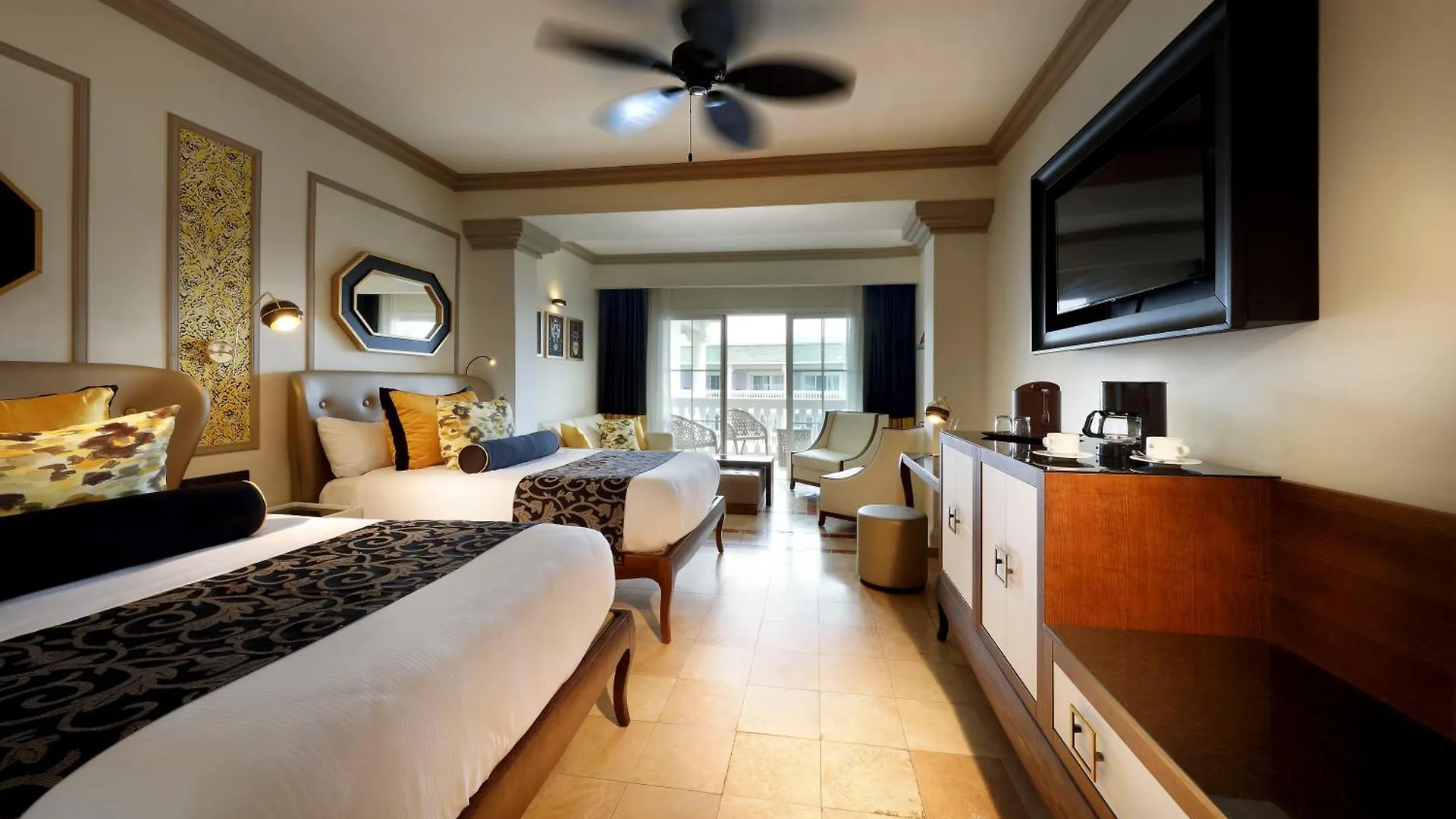 The Signature Level At Grand Palladium Lady Hamilton Resort & Spa ルーシー